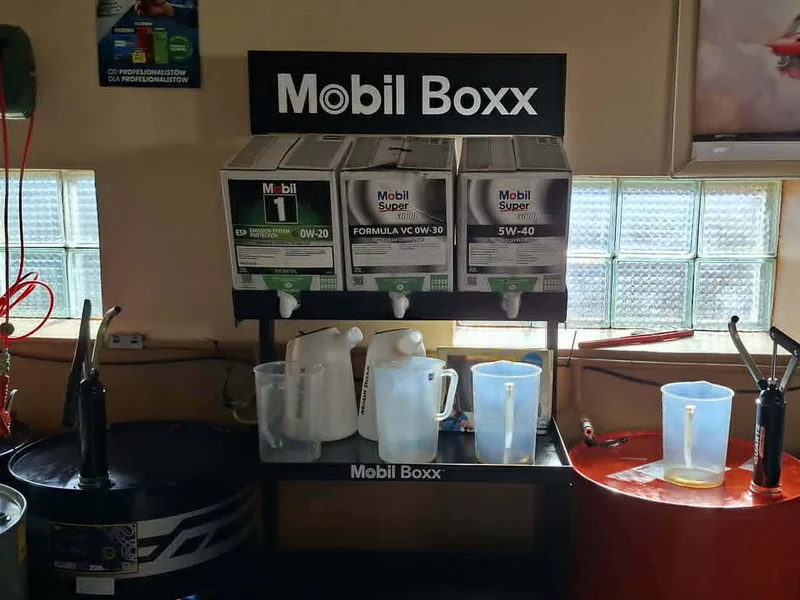 Mobil 1 ir Mobil Super alyvos 0W-20, 0W-30 ir 5W-40 išpilstymo stotelė